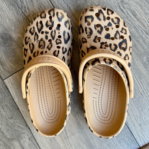 Crocs Leopard Print Clogs - Picture 4 of 5